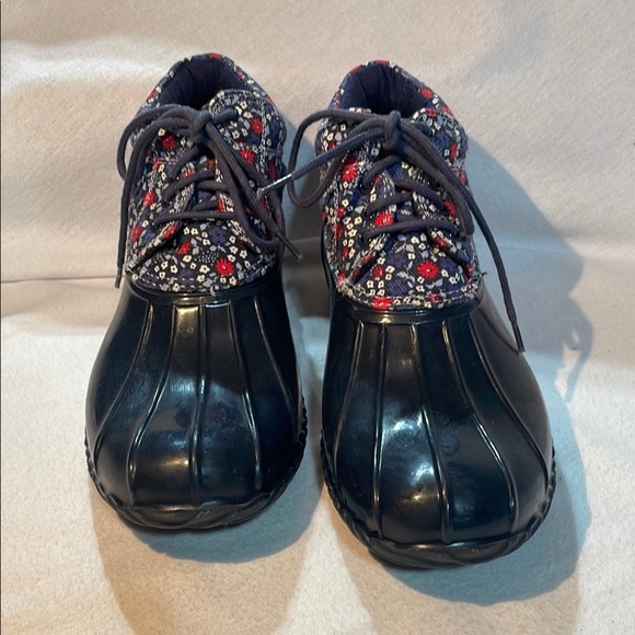 Tommy Hilfiger Navy and Red Floral Winter Rain Boots Like New! Warm Waterproof - Picture 2 of 13